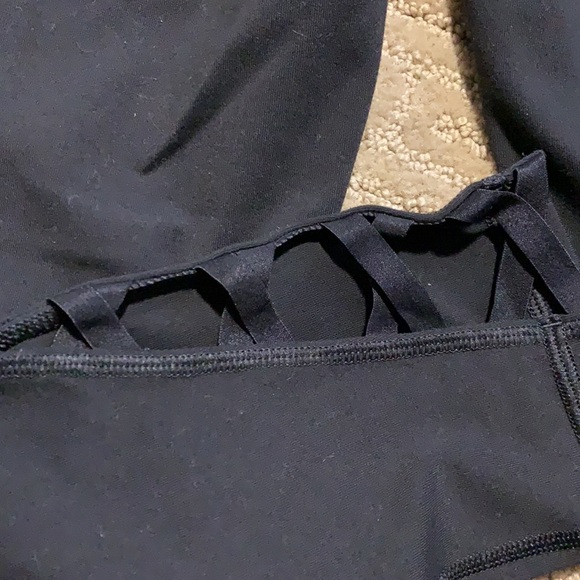 Victoria’s Secret Sport Capri Leggings - Picture 3 of 4